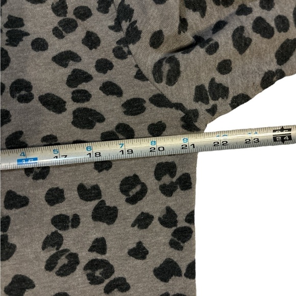 Michael Stars Crewneck Sweater Grey and Black‎ Snow Leopard Print Size Medium - Picture 7 of 9